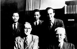 程开甲（后左1）与玻恩（前右1）、杨立铭（后中）的合影.png